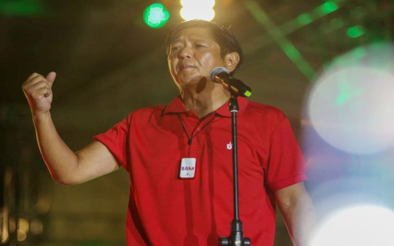 WATCH: Marcos supportes gustong buwagin at palitan ang pangalan ng Comelec?